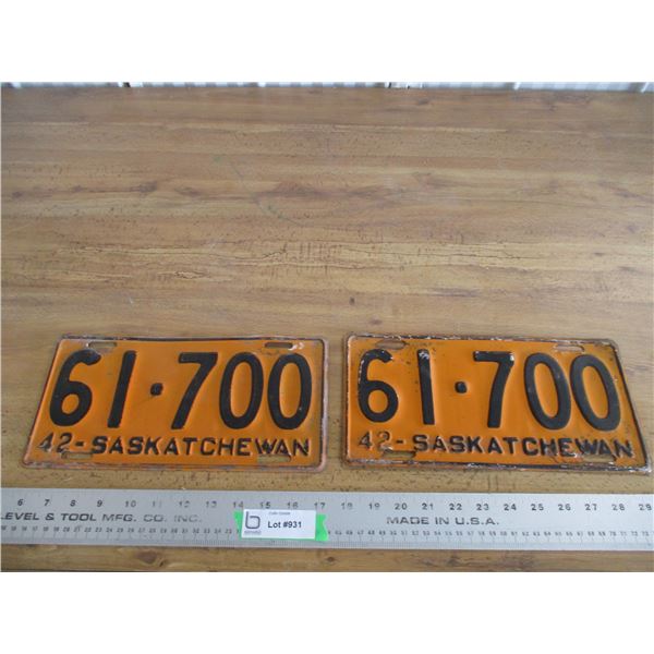 1942 (pair) Sask License Plate