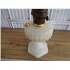 Image 2 : Aladdin Lamp (milk glass) with chimney