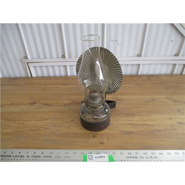 Bracket lamp with chimney