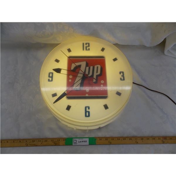 7-up lighted clock (plastic) 16” round – working