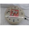 Image 4 : 7-up lighted clock (plastic) 16” round – working