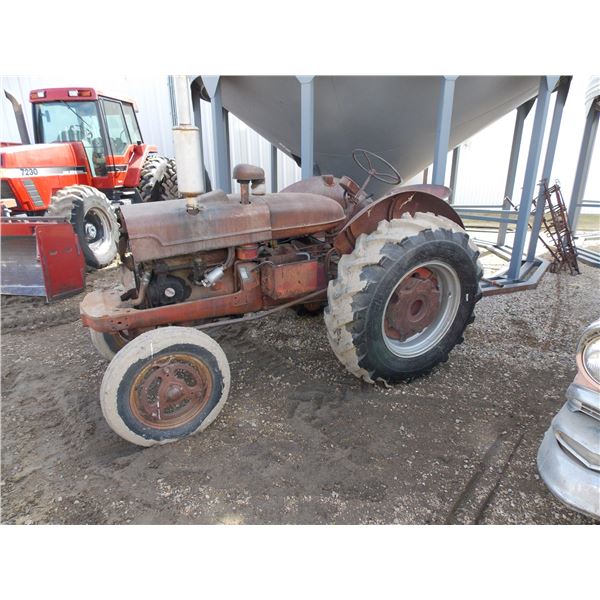 IH W-4 tractor - W BH 33262 W1
