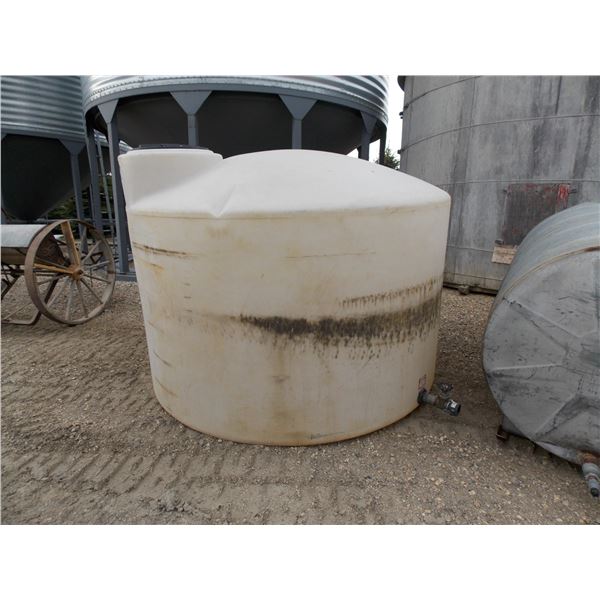 Plastic 1250 gallon water tank