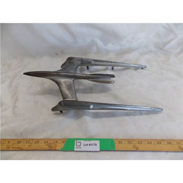 1952 Oldsmobile hood ornament – #561681