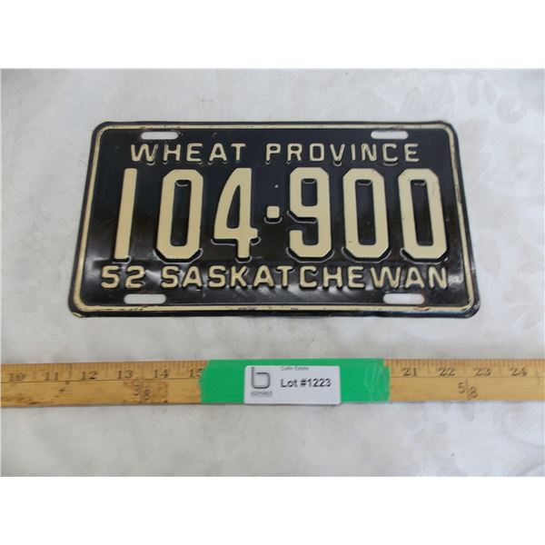 1952 Sask Wheat Province Plate – small surface scratches/paint crack – very nice looking