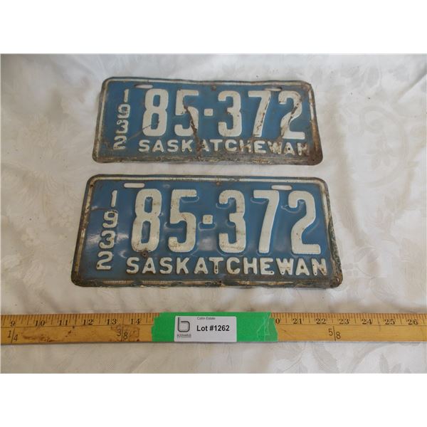 1932 matching pair of Sask License Plates