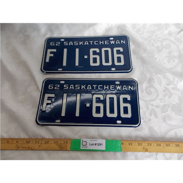 (2) 1962 (Matching Pair) of Sask (Farm) license plates – both nearly flawless