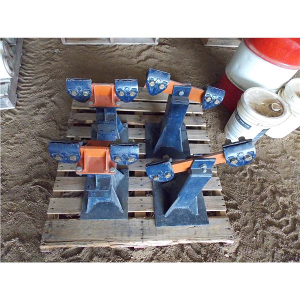 Pallet with (4) Steel support mounts?
