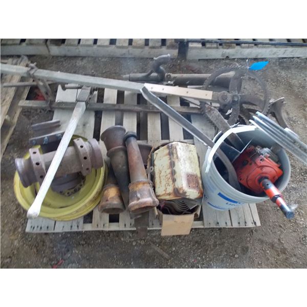 Pallet with antique pump + misc