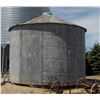 Image 1 : Antique wooden grain bin (16foot round, 10.5 ft tall walls) - 1000 bushel