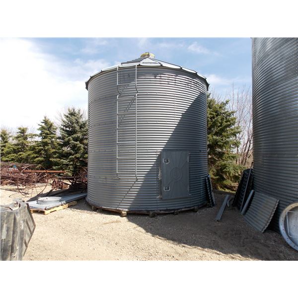 Metal grain bin with wood floor -1650 - (and contents inside)