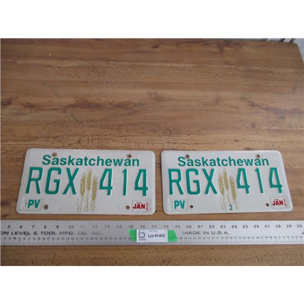 1998 Sask License plates - matching pair