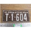 Image 1 : 1935 (Truck) Sask License Plate - repainted