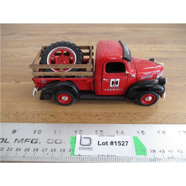 1947 Dodge pickup Farmall 1:24