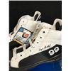 Image 2 : WAYNE GRETZKY SHOES (SIZE 7)/ FIGURE LOT