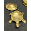 Image 4 : 4 Brass / Metal Display Items Décor pieces Figurines Magnifying Glass Hour Glass Etc