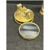Image 5 : 4 Brass / Metal Display Items Décor pieces Figurines Magnifying Glass Hour Glass Etc