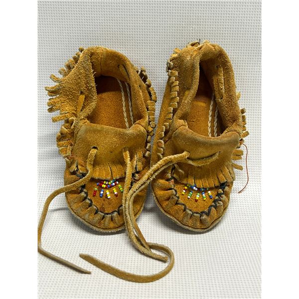 First Nations Beaded Moccasins / Slippers Small Child  (foot approx: 5.5x2.25")