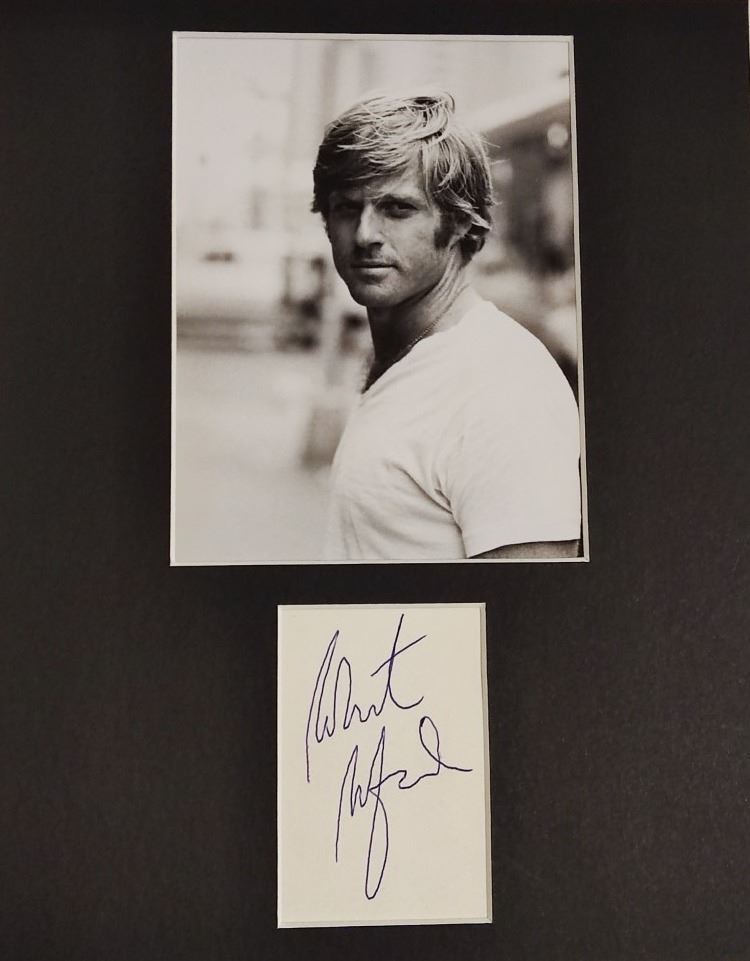 Robert Reed Autograph Example Robert Redford autograph (1936).