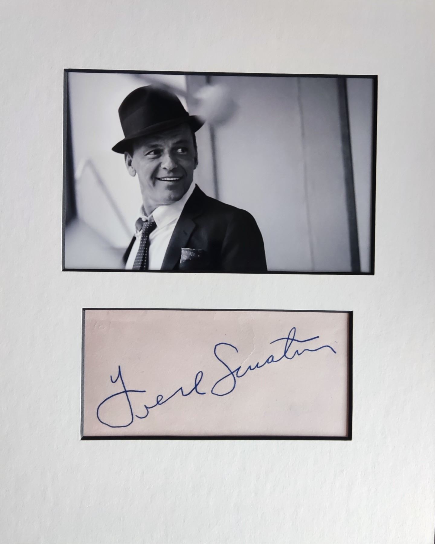 Frank Sinatra autograph (1915-1988).