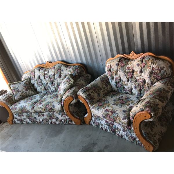Beautiful Floral Loveseat and Chair incl 2 Cushions, Wood ascents