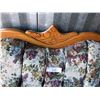 Image 3 : Beautiful Floral Loveseat and Chair incl 2 Cushions, Wood ascents