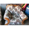 Image 5 : Beautiful Floral Loveseat and Chair incl 2 Cushions, Wood ascents