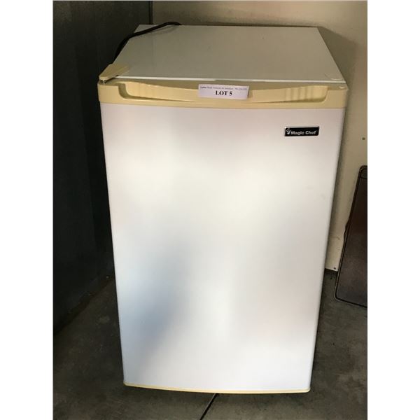Magic Chef Mini Fridge/Freezer