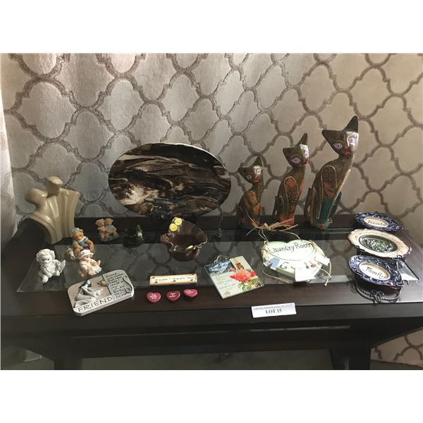 3 Cat Figurines, Friends Trio of Wall Plates, Assorted Plaques, Assorted Figurines, Wall Plaques, De