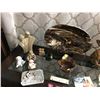 Image 3 : 3 Cat Figurines, Friends Trio of Wall Plates, Assorted Plaques, Assorted Figurines, Wall Plaques, De
