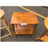 Image 4 : 4 Wood Stools, 2 Round and 1 Rectangular accent table
