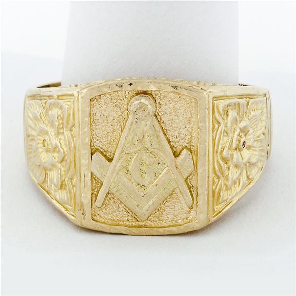 Heavy Men's Antique Art Nouveau Large 18K Gold Detailed Masonic Repousse Ring