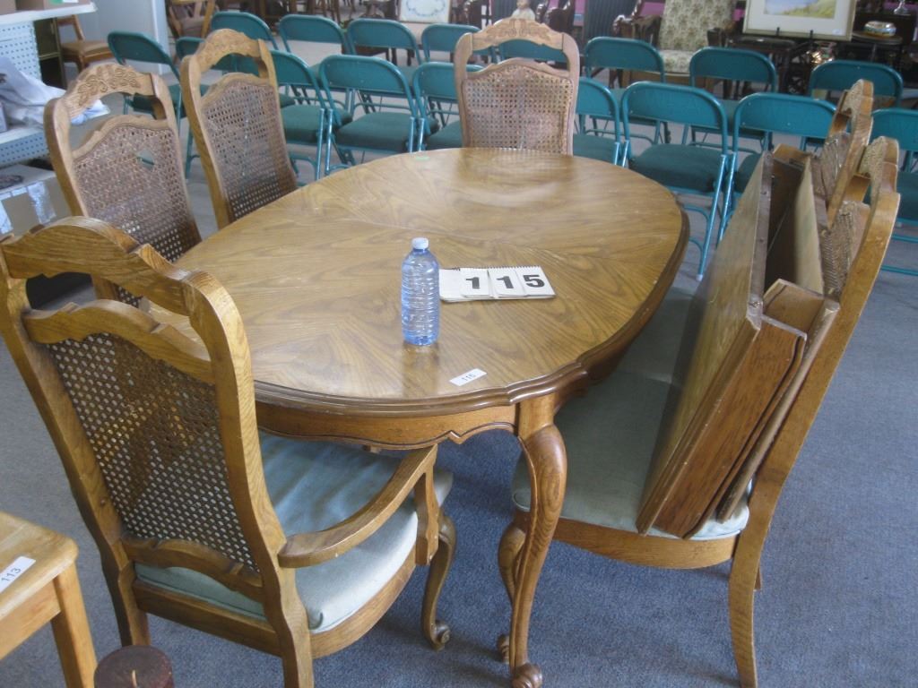 Vintage Dining Room Table With 6 Chairs/Leaves