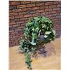 Image 1 : Silk Common Ivy Plants & Plant Stand