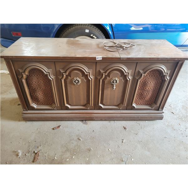 Vintage Record Player/Radio Player/Cassette Player Model#1S3281-1 (Needs Repair to Power Cable