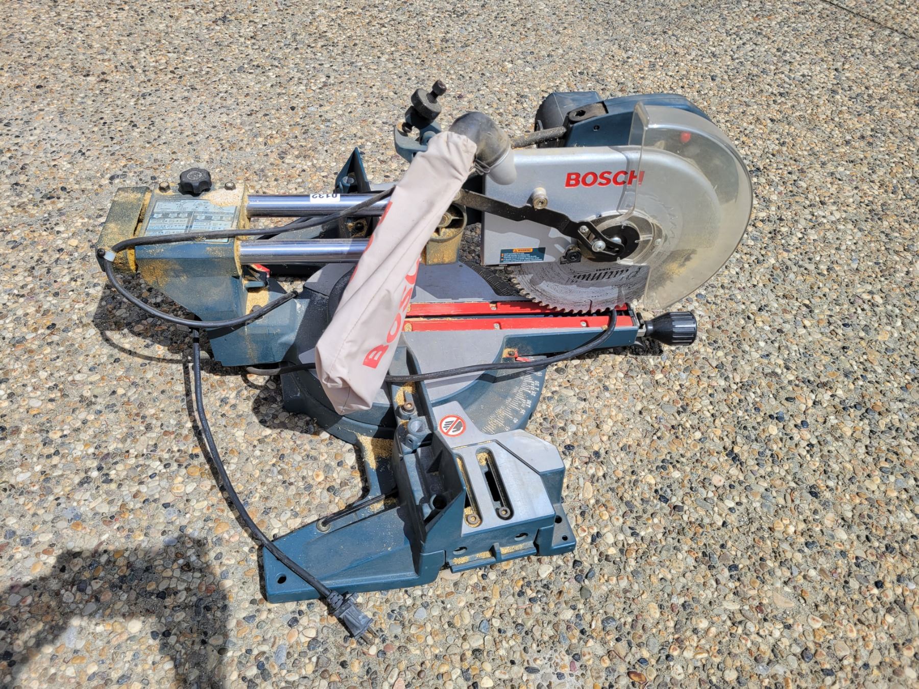 Bosch 3915 10" Slide Compound Miter Saw 120v 60hz 13 amps