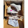 Image 2 : CCM Women's Figure Skates Size 6 (Brand New)