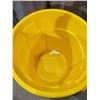 Image 3 : Uline Brute Rolling Refuse Bin (no lid)