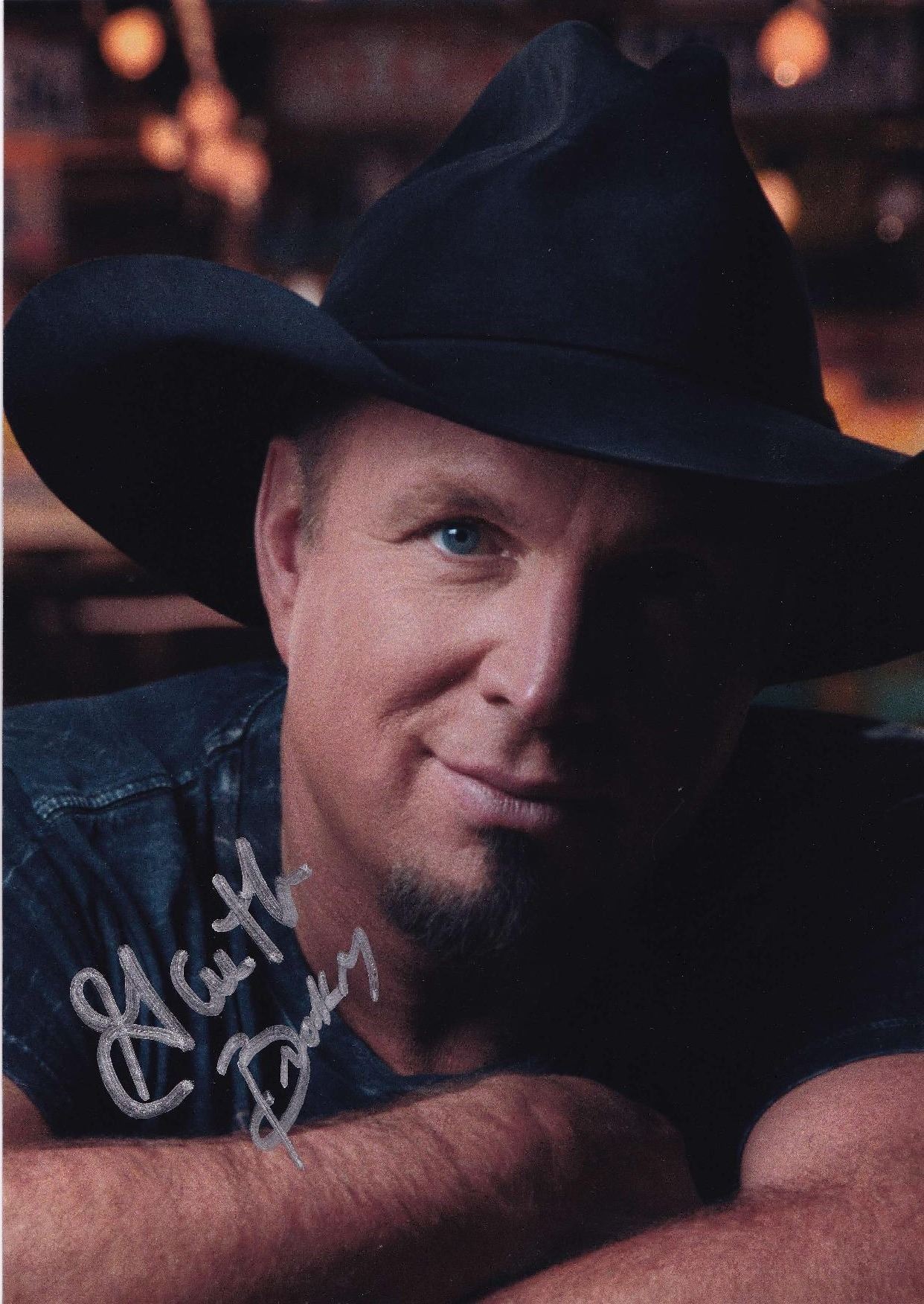 Garth Brooks autograph. (1962-).