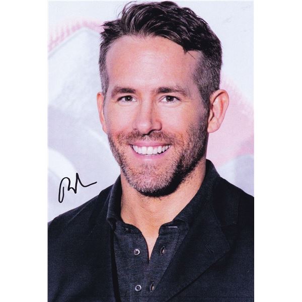 Ryan Reynolds autograph. (1976-).