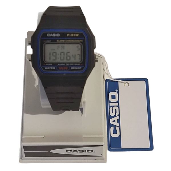 A vintage 1989 Casio F-91W Fully functioning watch in original box.