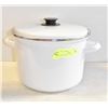 Image 1 : WHITE ENAMEL STOCK POT