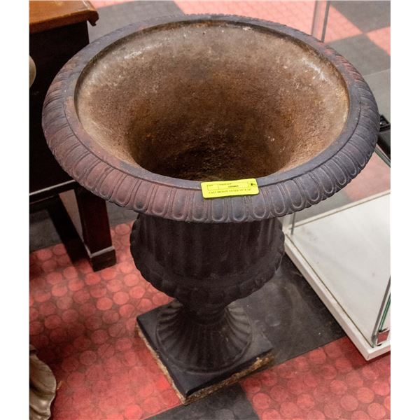 CAST IRON PLANTER 19 X 24 WEIGHT 45LBS cast-iron-planter-19-x-24-weight-45lbs