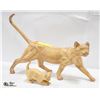 Image 1 : CHALKWARE CAT SCULPTURES MOM + KITTEN