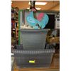 Image 1 : 5 LARGE PLANTER POTS, METAL ROOSTER & BERRY PLANTE ESTATE -