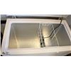 Image 2 : FRIDGEDAIRE CHEST FREEZER 37" X 20" X 33"