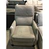 Image 2 : GREY RECLINING LOUNGE CHAIR