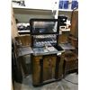 Image 1 : VINTAGE SHORT WAVE RADIO AND BAR