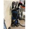 Image 2 : GOLF BAG WITH ASSORTED CLUBS AND BALLS
