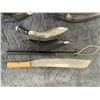 Image 2 : 5 GHURKA KUKRI KNIVES, MACHETE, AND BATON
